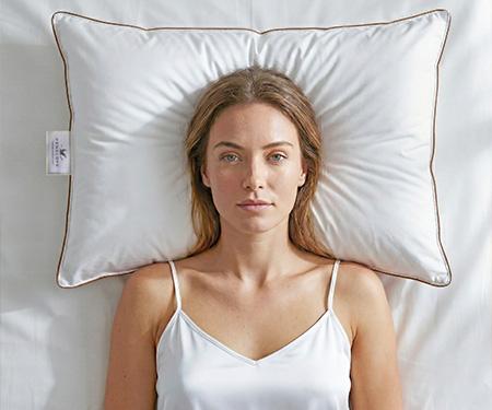 Penelope'de Bronze Kaz Tüyü yastık 3.069 TL yerine 1.499 TL!